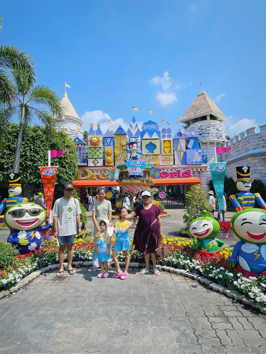 cd_note's tweet photo. Dream world😍
#dreamworld
#สวนสนุก https://t.co/MLhZGmW3m5