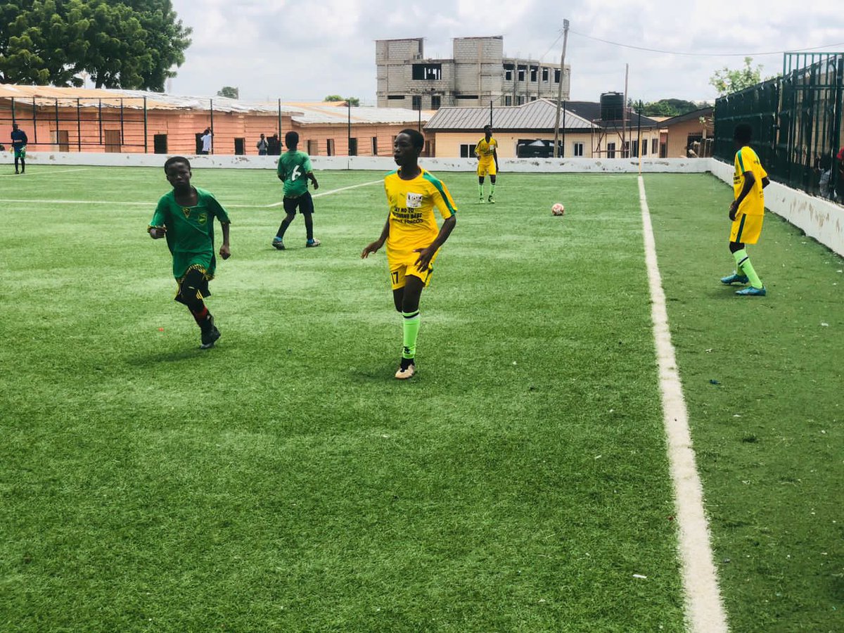 GreatFarcos's tweet photo. Pictures📸 from our U13 game yesterday. Beautiful display by these young lads and a well deserved win. Our players, our magic 🪄
🟠🟣

#GreatFarcos
#sosofarcos
#juvenilefootball
#football
#Soso
#Mashi
#grassrootfootball
#footballcoaching
#playerdevelopment
#juvenileleague https://t.co/OZVeO72WqT