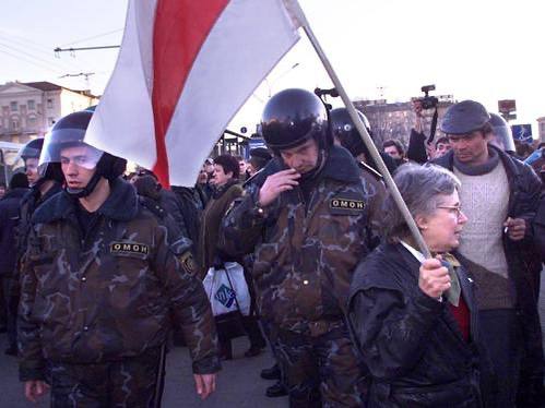 Hundreds of Belarusians were arrested leading up to #FreedomDay - including our hero, 76-year-old Nina Bahinskaya, who was detained on Saturday. She has become a world-famous symbol of courage &amp; resistance. The dictator tries to appear strong, but his fear exposes his weakness.