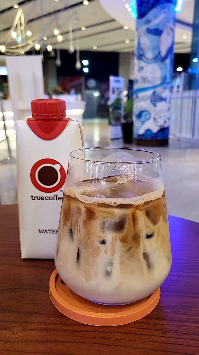 PNattinee's tweet photo. ชอบเน็ตที่ทรูสเฟียร์ แรง บริการดี ทำงานไปด้วยพร้อมกาแฟ คุ๊กกี้ อร่อยๆ 😋 #trueblackcard #truecoffee #truesphere https://t.co/stQl4SQuAa