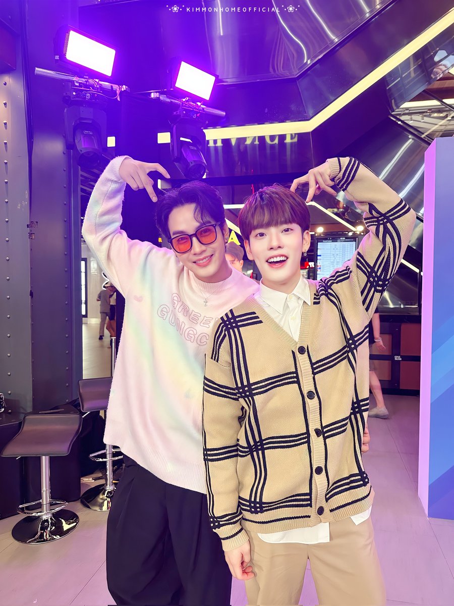 KIIMMONOFFICIAL's tweet photo. เจ้าหมาบ๊อกแบ๊ก 🐶🥰
#LIPSGarçonxKimmonCopter
#ขุณขิมมอญ 
#CTRPANUWAT
#คิมคอป
@KiimMon @CTR2DAB https://t.co/MmPCbyKIgb