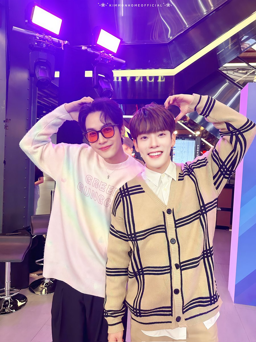 KIIMMONOFFICIAL's tweet photo. เจ้าหมาบ๊อกแบ๊ก 🐶🥰
#LIPSGarçonxKimmonCopter
#ขุณขิมมอญ 
#CTRPANUWAT
#คิมคอป
@KiimMon @CTR2DAB https://t.co/MmPCbyKIgb