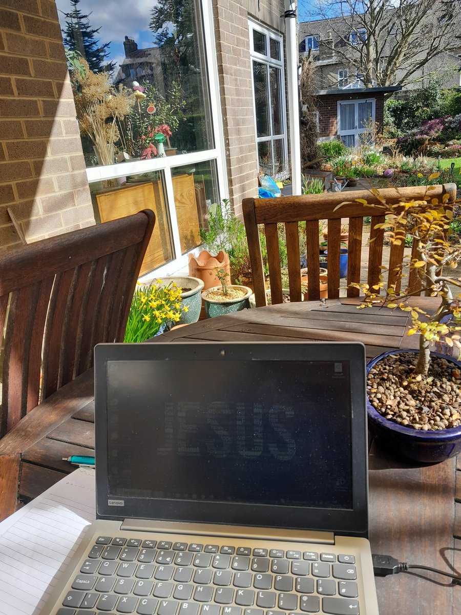 simonjhwhite's tweet photo. Working outside today. Gosh is it really still March! #JoysofSpring https://t.co/e5JxrbNCio