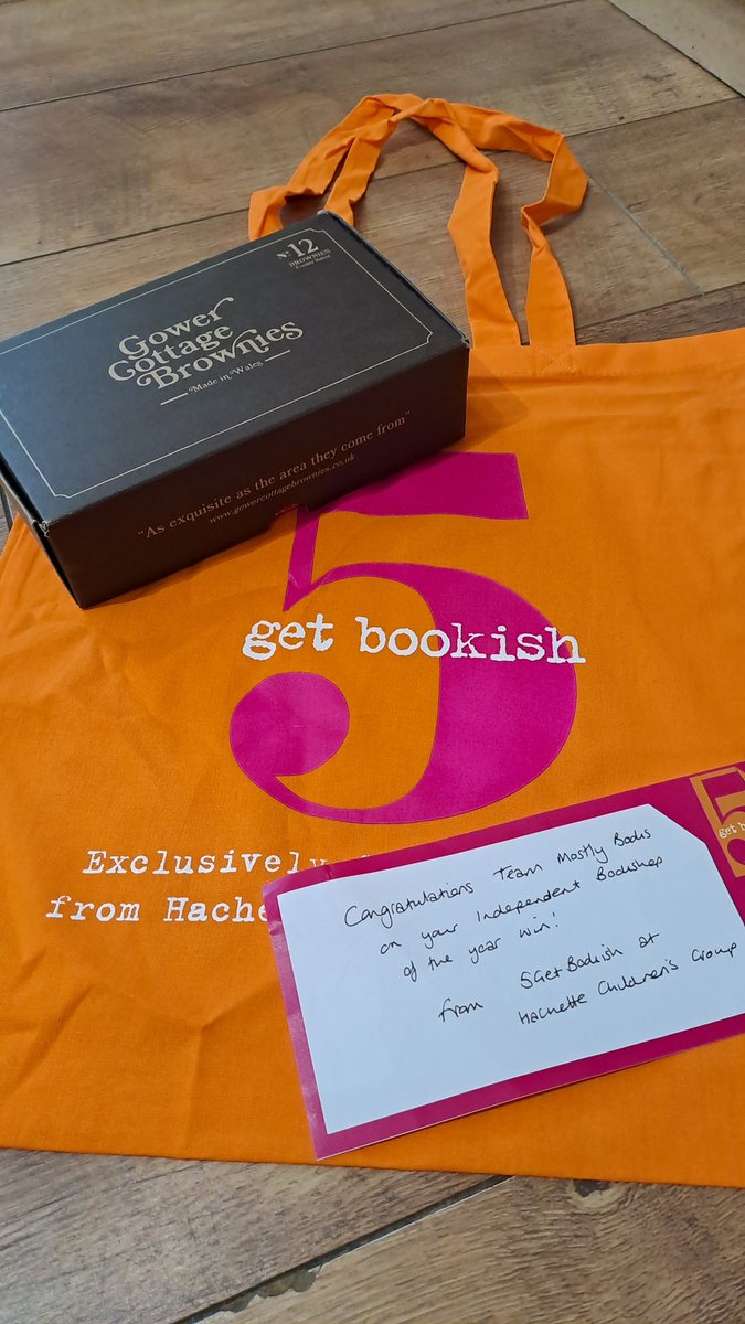 Mostly Books tweet media