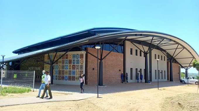 MulakazuvaL's tweet photo. #WalkTalk
Zimbabwe🇿🇼 is under construction Brick by Brick & Stone upon Stone leaving no place behind.
#EDWorks
#BeitBridgeBorderPost
#InfrastructureDevelopment
@Zim_Vision2030
@Zimbabwe_NDS1
@gundwenation
@ANGEZHA_Vauya
@MyWorldZMtime https://t.co/vhS7WI5RUy