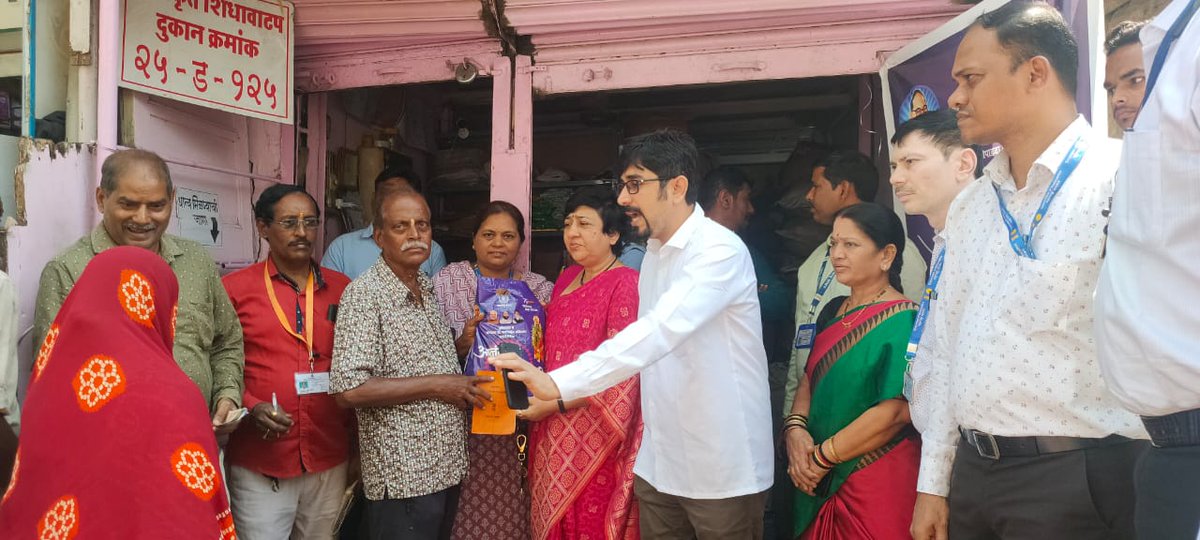 LavekarBharati's tweet photo. Distributed आनंदाचा शिधा #Ration_Kits to Needy Residents Of Versova_Vidhansabha.Also Present Were Ration Officers , Corp Yogiraj Dabhadkar and Corp Ranjana Patil and BJP Karyakartas. https://t.co/ZEfl8OT1cG