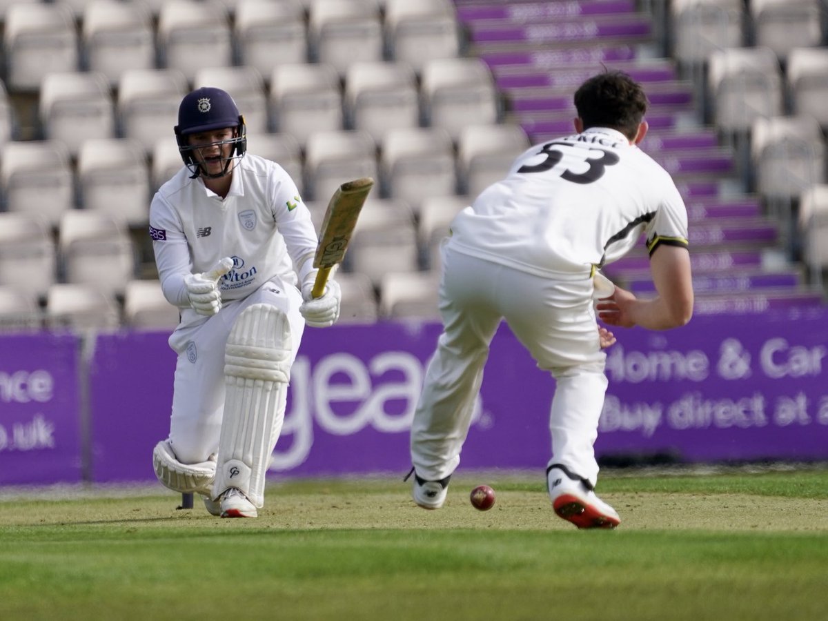 MichaelBerkel13's tweet photo. Good to be back in action at the Ageas Bowl this morning - a friendly between Hampshire and Gloucestershire… Hampshire 89-4 at lunch. https://t.co/joJ7RL1kA3
