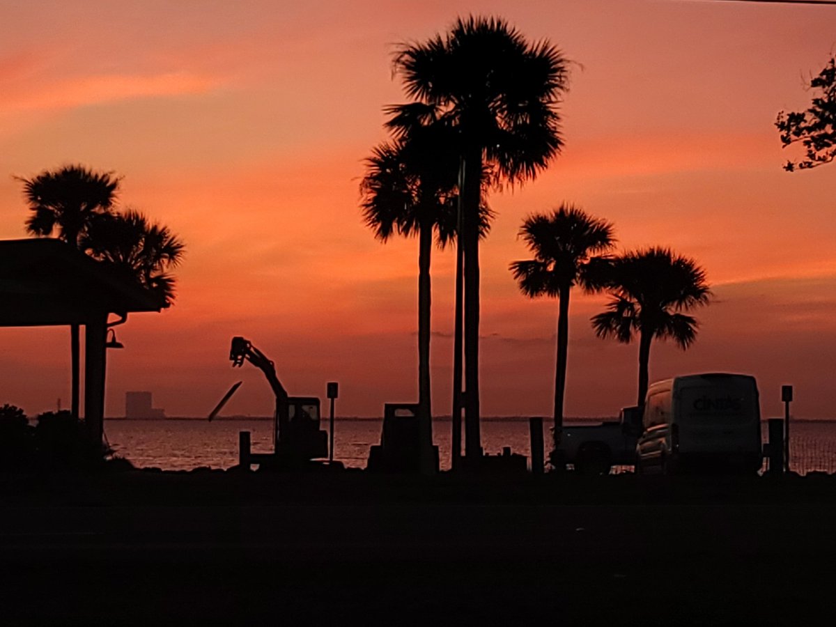 SpaceCoastSkies's tweet photo. Heads up! #wip #sunrise #SpaceCoastSkies #StormHour #flwx #VAB #restoration #MondayMadness https://t.co/T59Jd1jSzM