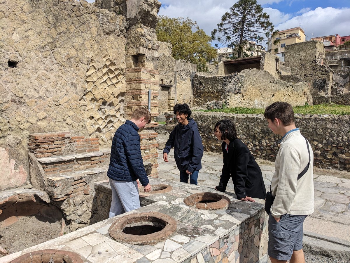 MTSClassics's tweet image. The rain didn&apos;t arrive after all - an excellent morning at Herculaneum.