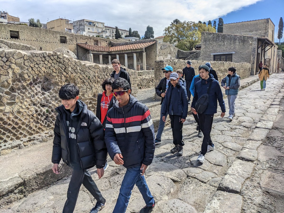 MTSClassics's tweet image. The rain didn&apos;t arrive after all - an excellent morning at Herculaneum.