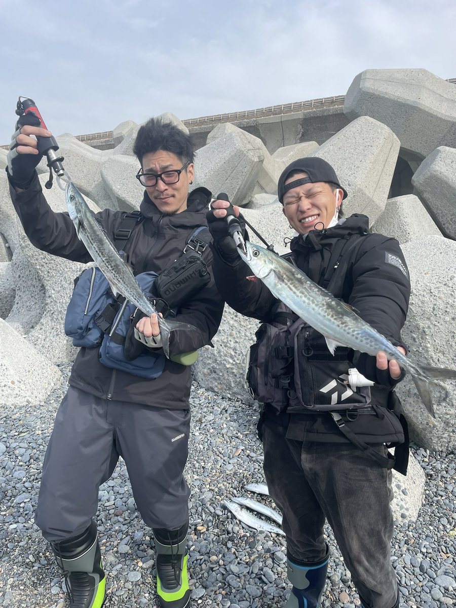 turimithi's tweet photo. 石川県某サーフにてサゴシ君と遊んできました🎣

海よありがとう🏖
最高に楽しかったです🙇‍♂️

#石川県アングラー　#釣り道倶楽部　#サゴシ　#釣果情報　#釣りは楽しい　#ムニエル　#ホイル焼き　#美味しくいただきました

https://t.co/67GlD835Mq https://t.co/o14kE81nht