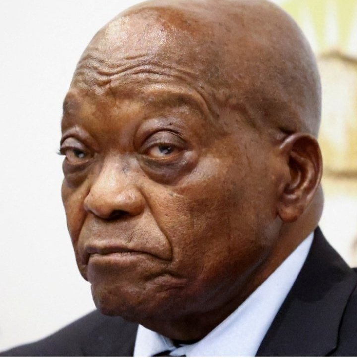 thandomadlulah's tweet photo. @AdvoBarryRoux NQF level 7 but akungsizanga nga nix naku ngbhuquza ekhaya sengcabanga nokuya ka retail https://t.co/yBYuHYjb7I