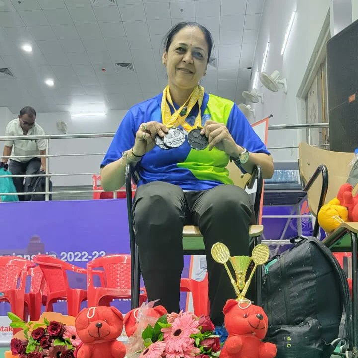 ParulBadminton's tweet photo. Thank you Lucknow! A hatrick of bronze medals at the National Para Badminton Championship in Vishisht Stadium 🥉🥉🥉

Happy to celebrate with friends and teammates ➡️

#AppreciationPost #AthleteLife https://t.co/3lAyB3zscN