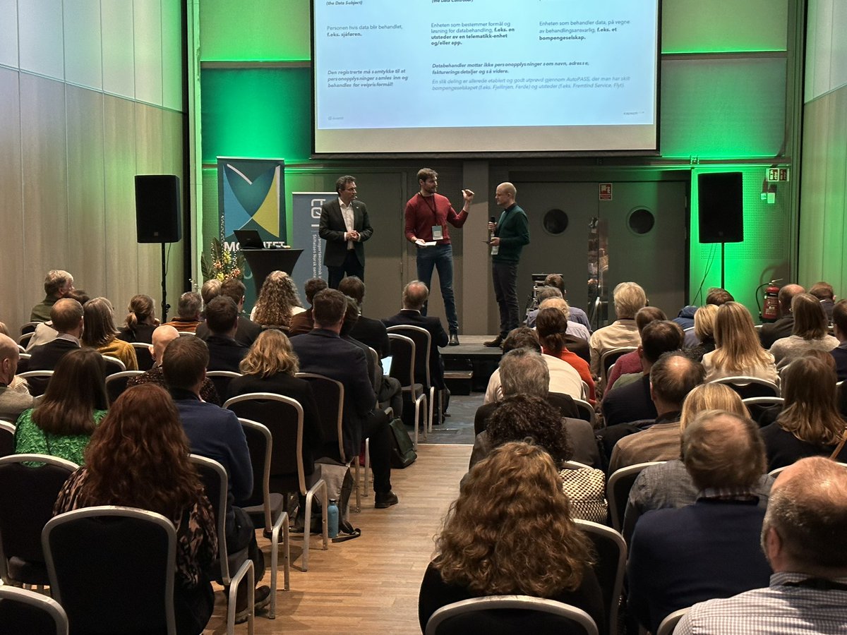 TOIforsk's tweet photo. @arildhermstad og @NilsKristen diskuterer hvilket veiprisingsystem vi skal ha i fremtiden på TØIs sesjon på @mobilitet2023 ledet av forskningsleder @Halsevesenet https://t.co/vudGrQIRwv