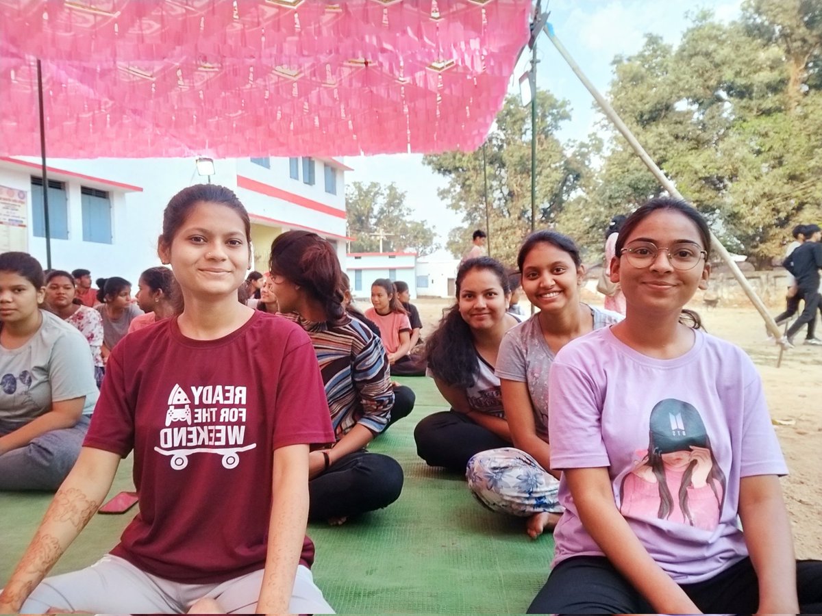 shahnajk583's tweet photo. NSS volunteers 
@nssggcuCG @askabir_
@chakrawalalok
@NSSRDBhopal
@NeetaBajpai5 @_NSSIndia
@pankajsinghips @ConnectingNss @BandiSam https://t.co/8htLjJxBzW