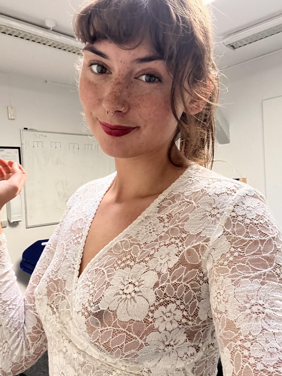 I love romantic movies, anime and old men... Would you meet me?