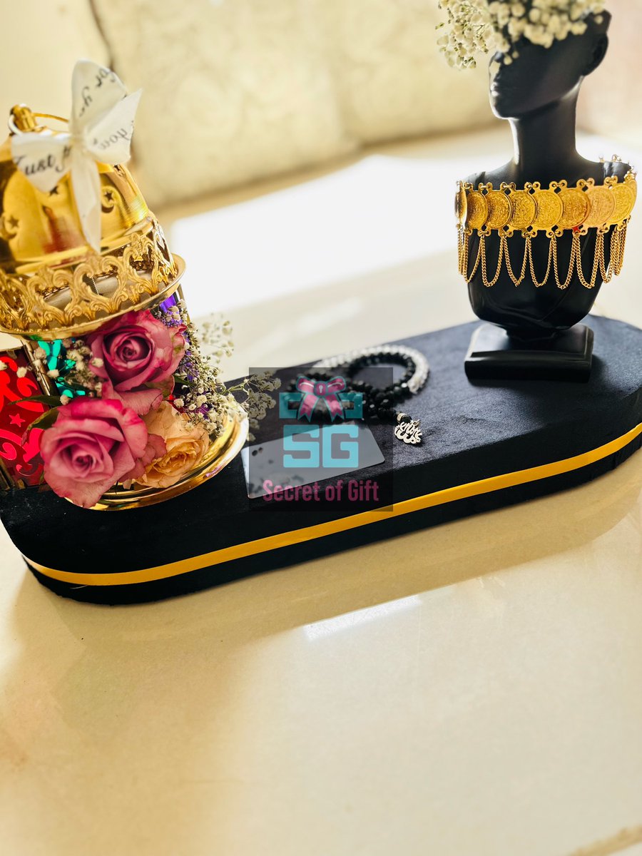Secretofgift1's tweet photo. ♥️♥️ الدهب وجمالو 

الهديه دي بمناسبتين الاولي رمضان والتانيه عايز يفرحها زي ما فرحة امو بي هدايا رمضان ♥️♥️
الهديه عباره عن سلسل دهب وورد وفانوس وسبحة https://t.co/4o61hq6xO6