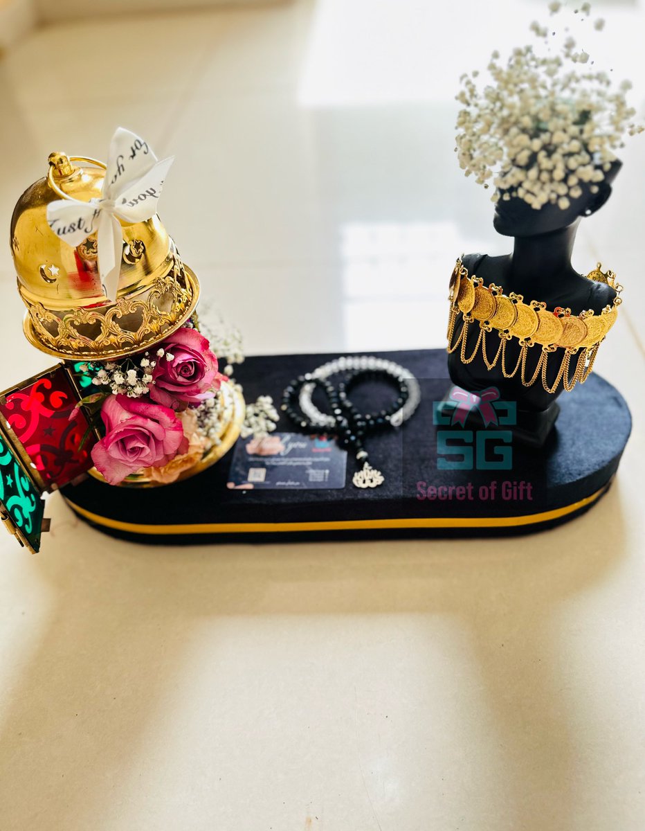Secretofgift1's tweet photo. ♥️♥️ الدهب وجمالو 

الهديه دي بمناسبتين الاولي رمضان والتانيه عايز يفرحها زي ما فرحة امو بي هدايا رمضان ♥️♥️
الهديه عباره عن سلسل دهب وورد وفانوس وسبحة https://t.co/4o61hq6xO6