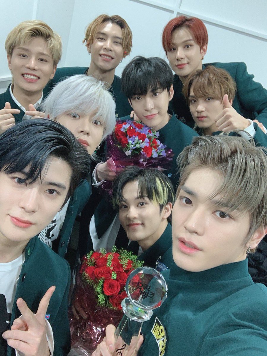 XSLBCCDKS1947's tweet photo. 🏆2020.0327 Music Bank
#KickIt1stWin
'영웅(英雄; Kick It)’ #NCT127 First Win Encore Fancam
🔗https://t.co/9HbhE6mNVm
🔗https://t.co/i9DcwSNyY6
🔗https://t.co/SA8CCmwlqY
🔗https://t.co/Ae8LPHz8gB https://t.co/OKUHBZkBla