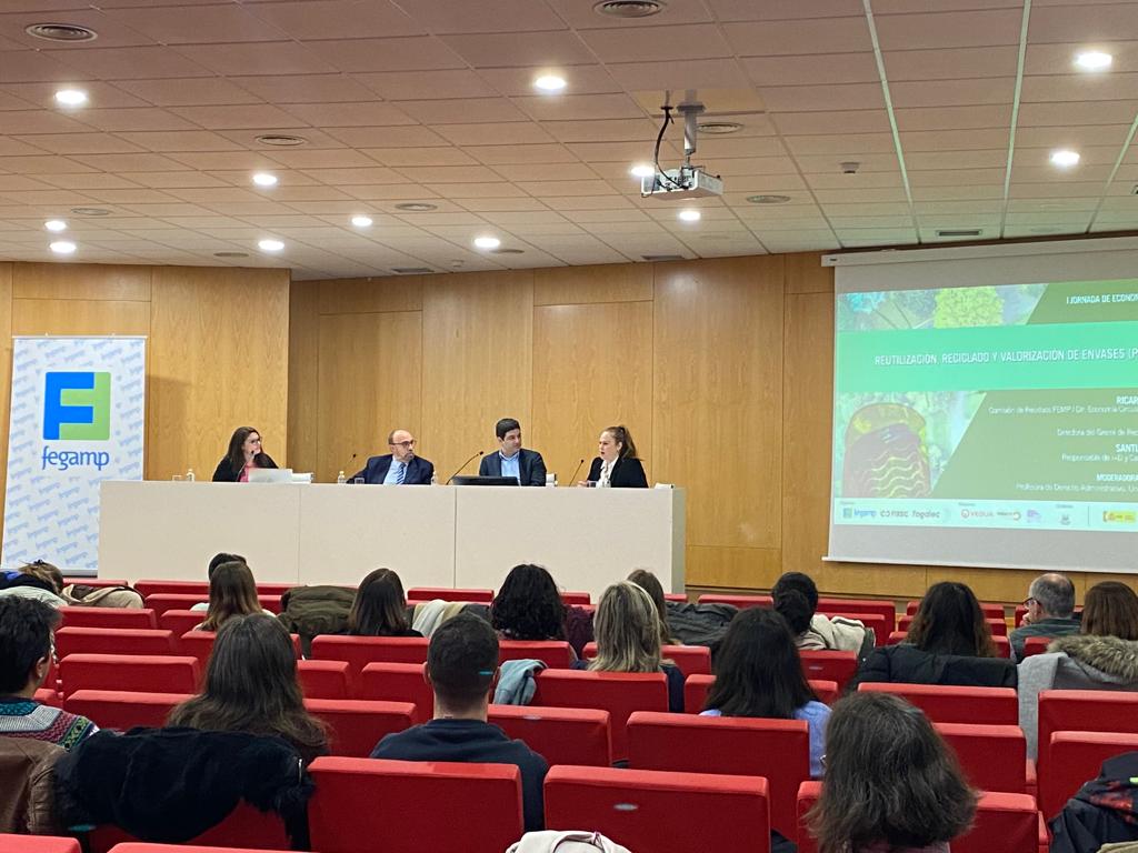 ViratecGalicia's tweet photo. En la jornada sobre el reglamento de envases organizada por @Fegamp participaron nuestros socios #Sertego, #Valtalia, @UDC_gal y @UniversidadeUSC
La circularidad de los envases, un reto muy necesitado de innovación y concienciación!
#economiacircular #ecodiseño #sociosViratec https://t.co/Vb4JrbqrCU