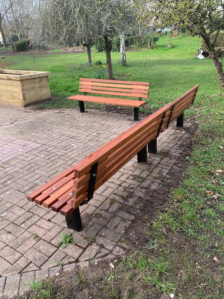 DawnmeldrumNCH's tweet photo. #decentneighbourhoods more upcycling with existing benches, &amp; new planters in @MyCliftonEast Holbrook Court.  Residents have already started planting nice before and after photo's @MyNottingham #NCCHousingServices @Bobbychappers @thomas_bow https://t.co/jnLD1HO8nq
