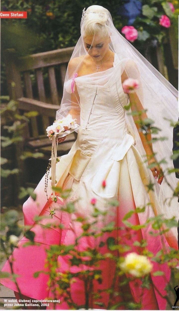 C on X gwen stefani s ombre dip dyed wedding dress in 2005 by john galliano for christian dior https t 5gl0ijMGdE X
