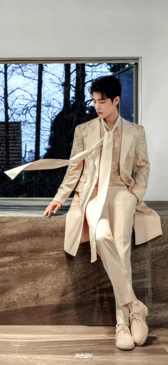 AmoyaRisma's tweet photo. @mandarinfess Xiao Zhan, suka kedua outfitnya apalagi yang pertama 😍 https://t.co/oBdylv9SfL