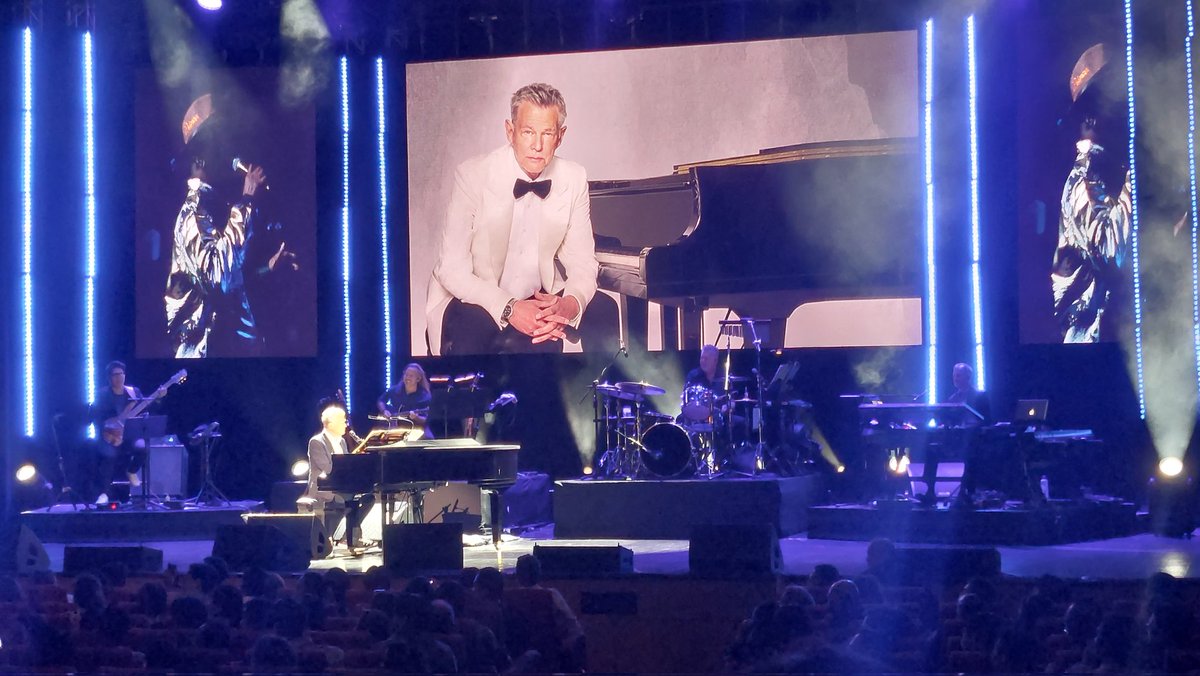 EgayUntalan's tweet photo. Still can't get over the high of watching the hitman @officialdfoster last night espcially with great Filipino talents https://t.co/KpaE4dBsSu