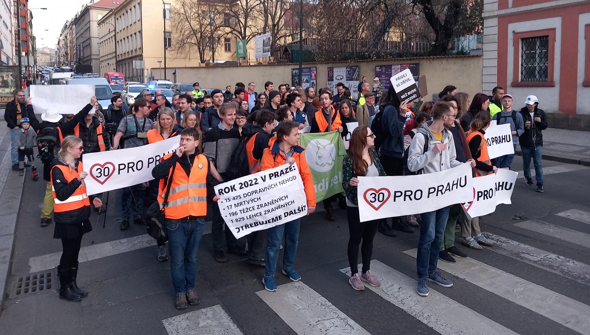 Poslední Generace 💟✌🐌 @lastgencz.bsky.social tweet media