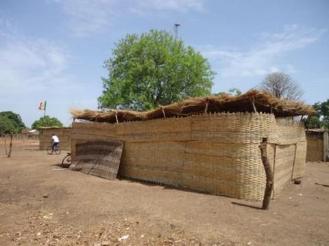 BatinovSn's tweet photo. Batinov a, depuis sa création en 2015, pris nettement position pour l’éradication à court terme de tous les abris provisoires sur toute l’étendue du territoire national. 

#PRORAP #Kebetu #Sénégal https://t.co/aIU84PrmGf