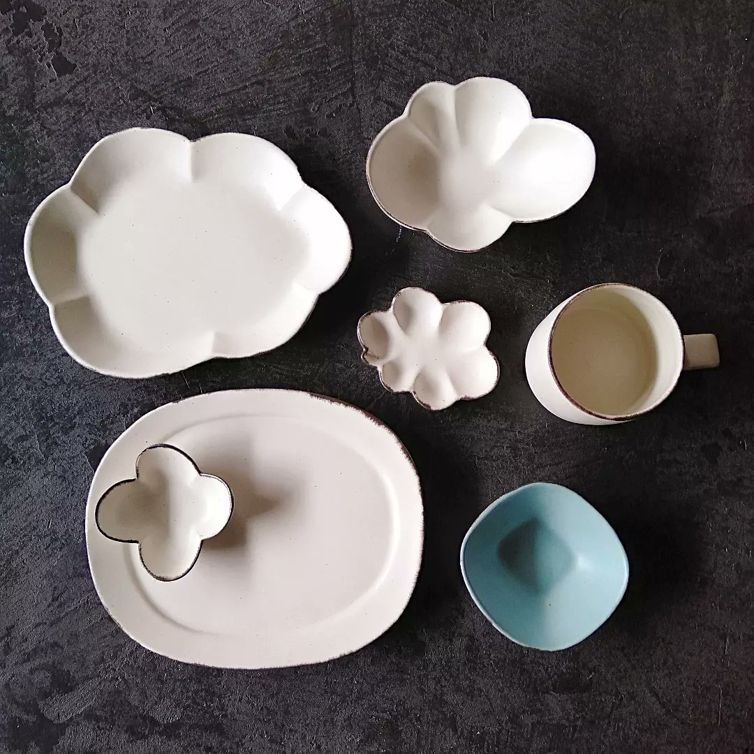 gm2shop's tweet photo. 石岡信之さん作品が入荷しました!

定休日明けの3月30日(木)から販売開始致します♪

入荷作品
↓
白コーヒーカップ
白花小鉢
白よつば小皿
白隋円リム皿
白くもプレート
白花オーバル皿
白花豆皿
白くもとんすい
淡青 チロル豆鉢
淡青よつば小皿
淡青 こぼん
白くも豆皿
白木瓜向付 https://t.co/9hjZnGNMmV