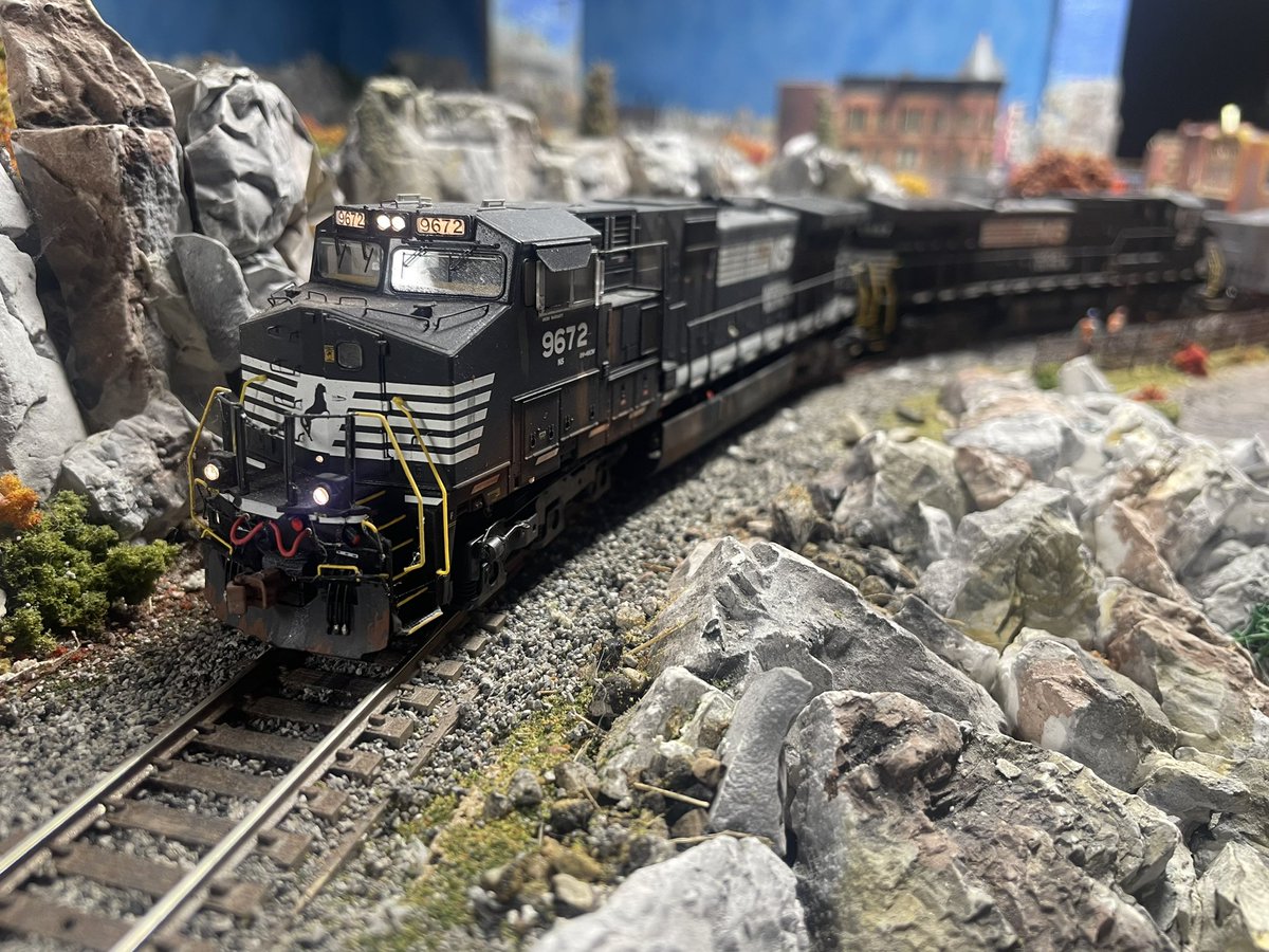 rwagnerful's tweet photo. Been a minute since I twittered some train photos #lifeinhoscale #nerdery https://t.co/lJSUkhheh8