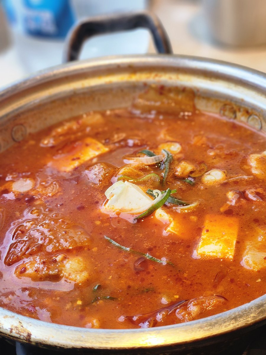 dotoribabs's tweet photo. 제주도 맛집 숙성도
아침일찍가서 한정메뉴(뼈등심,뼈목살,이백살)로 주문 개인적으로 뼈목살 매우 강추! 기본으로 나오는 김치찌개도 얼큰하고 맛있다 고기기름을 싹 내려가게 해준다 제주도 간다면 한번쯤은 방문해도 좋은곳 
#도토리밥_제주도 https://t.co/FoRUCbjkr5