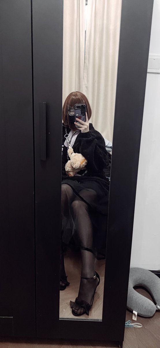 tuining3's tweet photo. 现在是人妻了哦～
老公超棒的，可以把我膝盖压到肩膀
老公的肉棒好大，每次顶到最里面都让我控制不住翻白眼＃四爱 https://t.co/FEdDShGoab