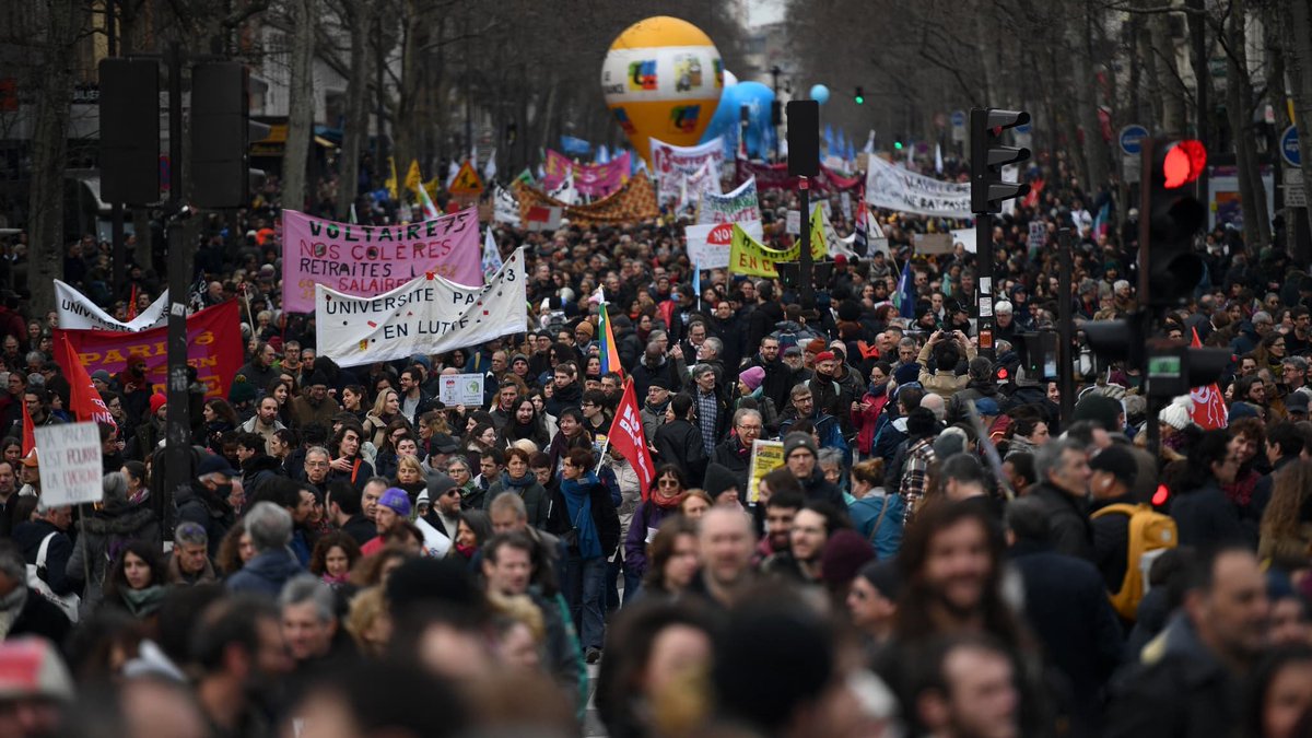 MC_Garin's tweet photo. #Grève28Mars On ne lâche rien !

🚨 L'intersyndicale appelle à une 10e journée de mobilisation contre la #réformedesretraites ce mardi dans TOUTE LA FRANCE. ✊

À Paris : RDV 14h à République
À Lyon : 13h à la Manufacture des Tabacs
Et partout ailleurs :
https://t.co/Cha02gh1Fw https://t.co/lY72HedGaO