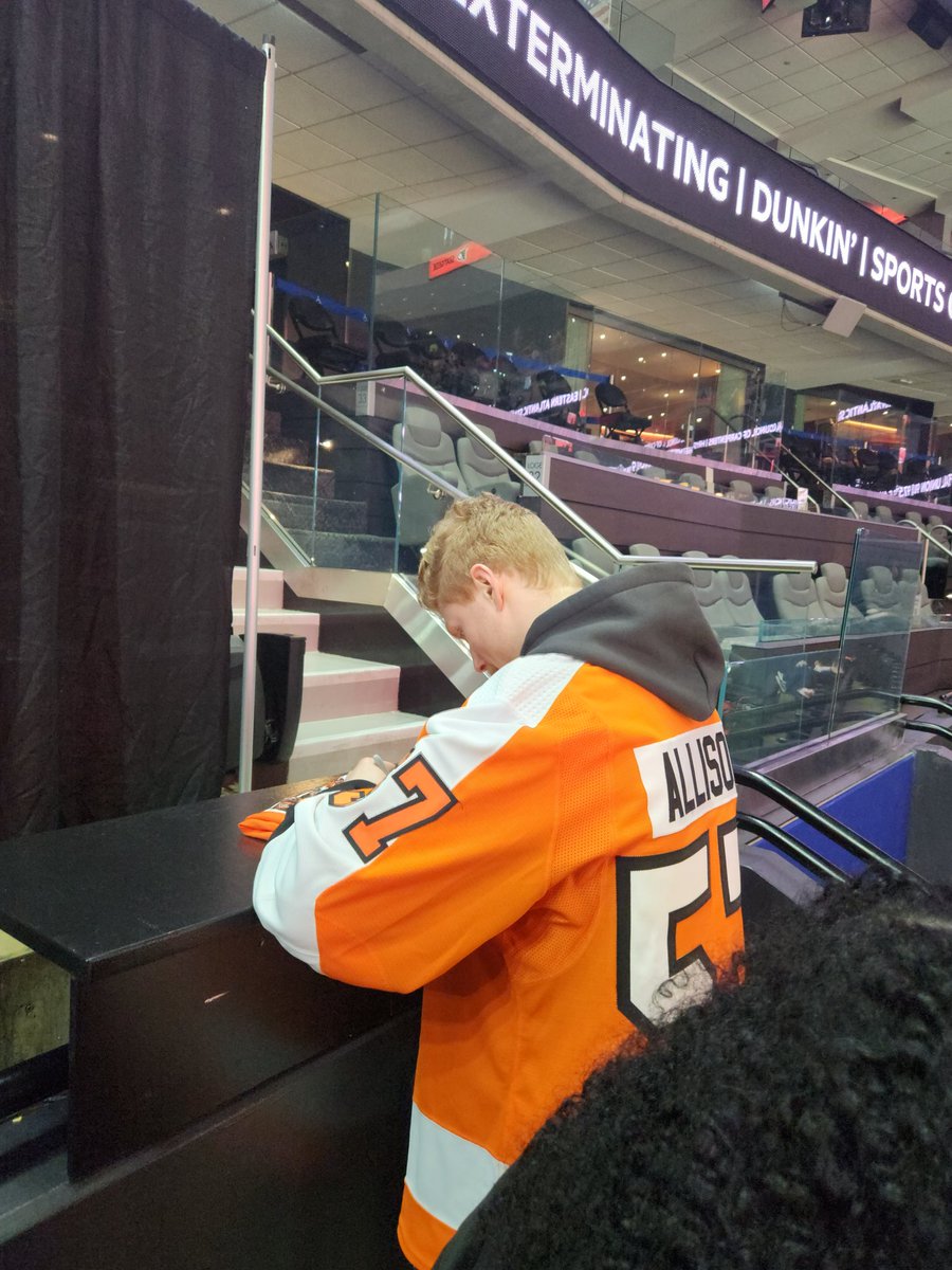 Yesterday was a vibe!!   One of the best days ever!!  We continued our fant-friggin-tastic day by meeting @wadeallison11 

#FlyersNittyGritty
#PhiladelphiaFlyers
#FlyersCharitiesCarnival