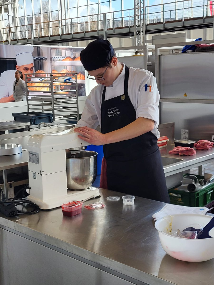 rocvantwente's tweet photo. Met 9 gouden medailles 🥇, 4 zilveren 🥈 en 5 bronzen 🥉 medailles zijn we -net als vorig jaar- de meest succesvolle mbo-school bij de nationale vakwedstrijden voor het mbo #skillsthefinals 👉 https://t.co/XvaSNuEJ1J
#skillsheroes #stf23 #ditismbo #twentsvakmanschap https://t.co/JZbcYGxq3c