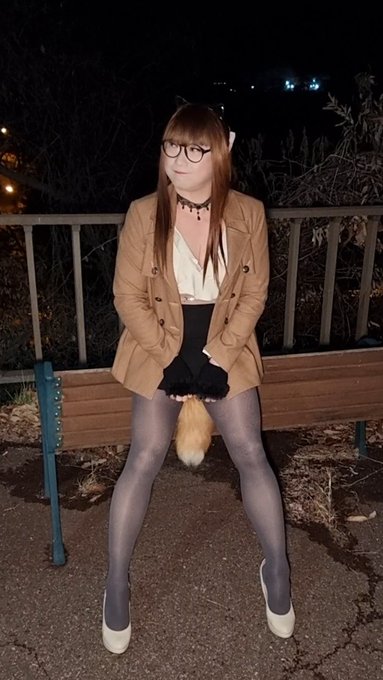 요즘에도 사창가 있나...사창가 같은곳에서 몸팔면서 청소도하고 물품정리도하고 심부름도 하고...나에게는 꿈의 직장이네..ㅎㅎ https://t.co/xSdONWnEyN