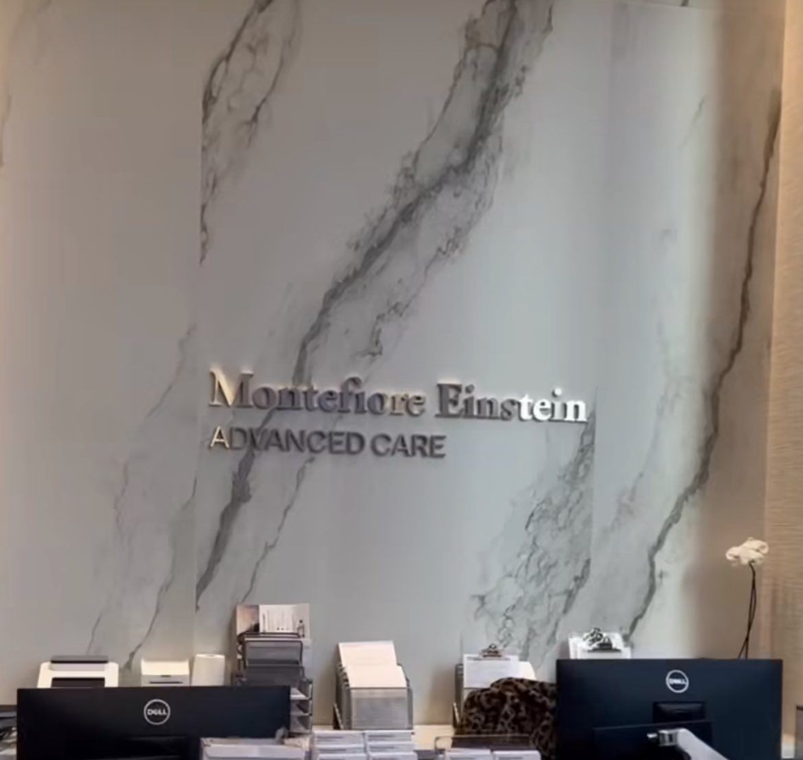 MontefiorePMR's tweet photo. 🚨NEW LOCATION🚨Excited to share that our new location is open in Manhattan! 📍30 Manhattan West Plaza, Floor 2, New York, NY, 10001. 🗓️Make a appointment today on 🩺#ZocDoc or 📞718-920-2060 https://t.co/zBALai4YU9