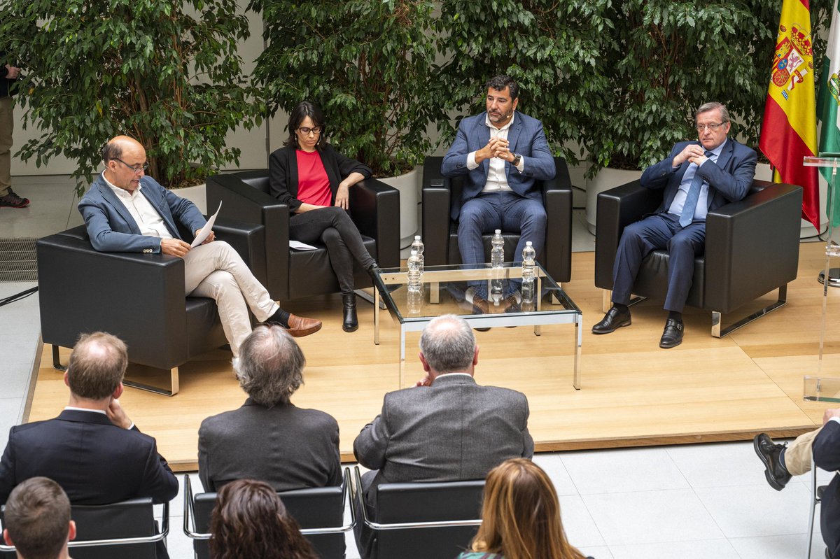 Anna Sanmartín, de @CRSJuventud; Juan Antonio Senent, de @LoyolaAnd, Miguel Ángel Chamocho, de @ujaen, Óscar García Luengo y Miguel Olmedo, de @CanalUGR han intervenido en representación de los más de 200 investigadores y 40 entidades beneficiarias en esta XII Convocatoria.