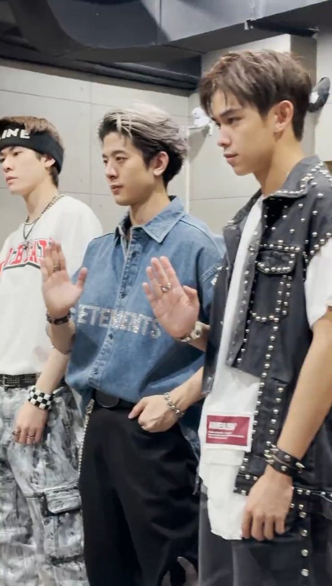 porscheult's tweet image. ว่าแต่สิ่งนี้คืออะไร555555555
#SoundCheckwithTRINITY 
#SoundCheck_TH
#TRINITY_TNT