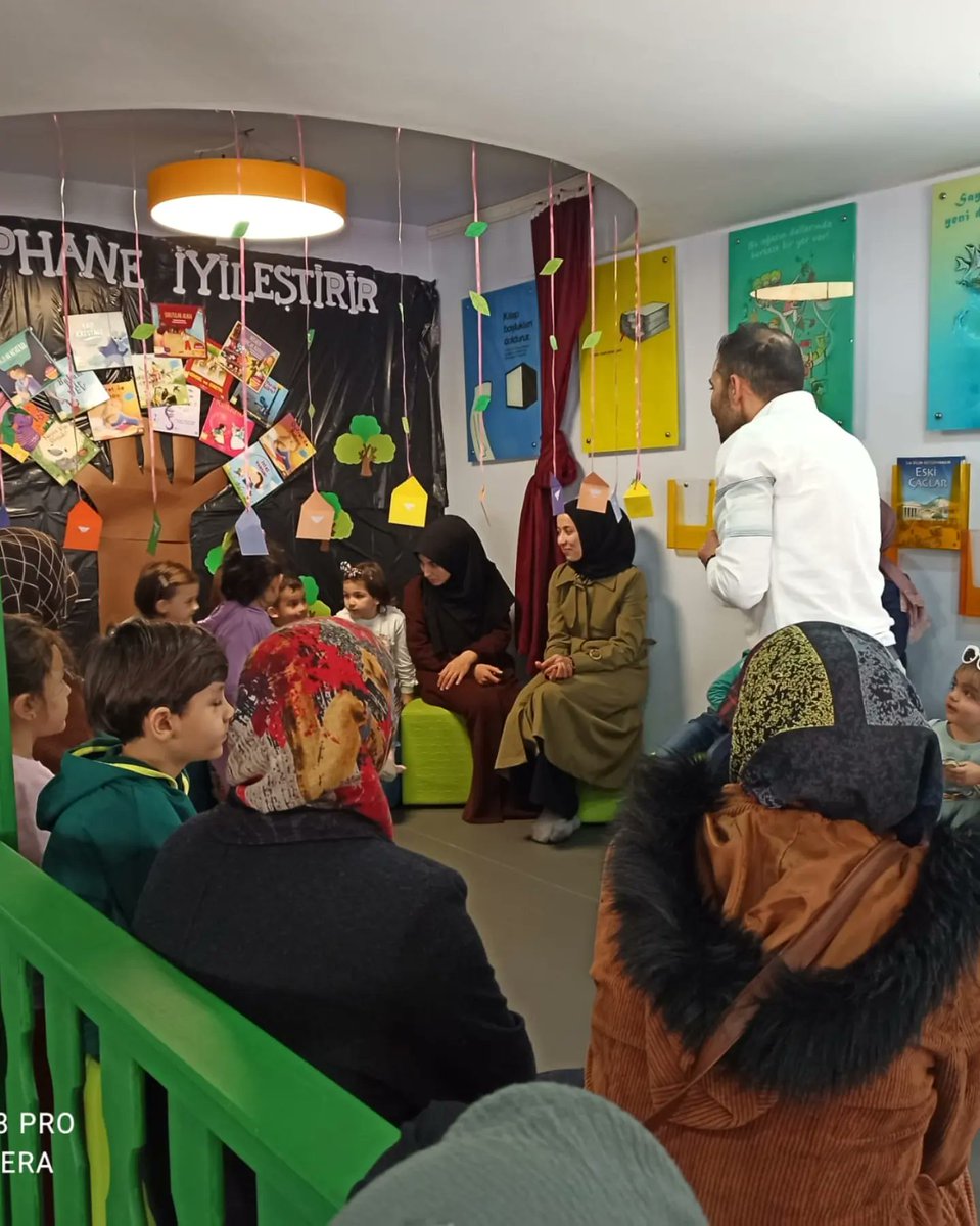 59. Kütüphane Haftasında ilimizde konaklayan depremzede çocuklara yönelik Yozgat Bebek ve Çocuk Kütüphanesinde, Bozok Üniversitesi Öğretim Üyesi Ergün YURTBAKAN tarafından psikososyal etkinlikler düzenlenmiştir. 
#kütüphaneiyileştirir
#kütüphanehaftası 
#kitap