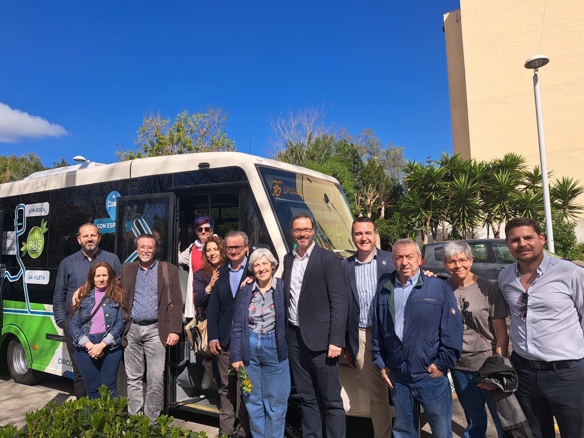 xiscod's tweet photo. 🚌💨 𝗘𝘀𝘁𝗿𝗲𝗻𝗮𝗺 𝗻𝗼𝘃𝗮 𝗹í𝗻𝗶𝗮 𝗱𝗲 𝗯𝘂𝘀 ‼️
➡️A partir d’avui arranca la nova línia Circular L 36, que connecta⬇️:
#SonRapinya
#SonXigala
#SonSerra
#SonPuig
#SonRoca
#SaVileta
#SonFlor
#CanValero
↔️ amb l’Hospital de @SonEspases🏥.
📌20.000 persones, més a prop❤️ https://t.co/GQB8X54Equ