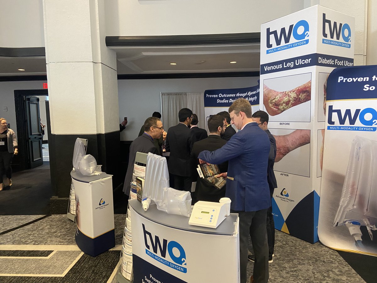 VascularNews's tweet image. Dr Frank Veith spends the entire morning signing copies of his memoir “The Medical Jungle” at the ⁦@aotiltd⁩ booth. #SCVS