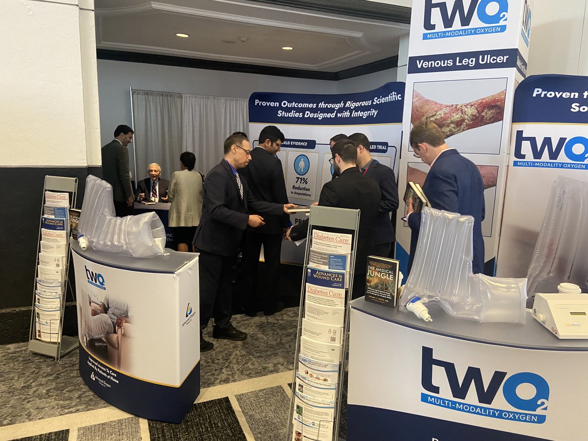 VascularNews's tweet image. Dr Frank Veith spends the entire morning signing copies of his memoir “The Medical Jungle” at the ⁦@aotiltd⁩ booth. #SCVS