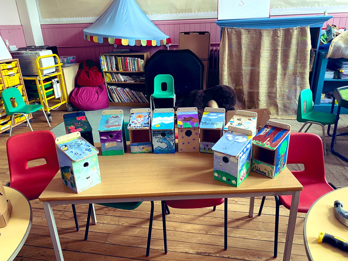 P6 have been making bird boxes for our school playground.Their teamwork was very impressive! Thanks to Maggie for helping our budding joiners 🔨. The birds of TX will be living in style .🐦🪹<a href="/TollcrossP/">Tollcross Primary School</a> <a href="/Misssteel_TxP/">MissSteel</a>