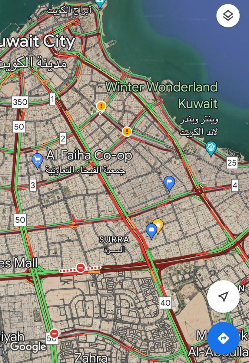 DrSajed's tweet photo. مشاكلنا -بكل بساطة- أكبر من قدرات المسؤولين الموجودين على الحل.
ولعجزهم عن ذلك، يلتحفون بالصمت والتجاهل، على أمل أن تحل المشاكل نفسها وتمر، كما مرت سابقا، أو أن تصبح شيئا معتادا!
وكل ذلك لاطمئنانهم بوجود شعب طيب بسيط، أقصى ما يمكن أن يفعله أن "يتحلطم" في تويتر. بل لو تحرك من هذا الشعب أحد لما هو أكثر من مجرد التحلطم، سيتكفل ذات الشعب "الطيب" بقمعه وإخراس صوته!
