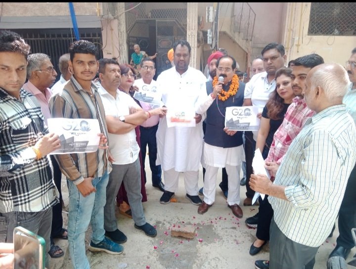 SumanSharma0931's tweet photo. यह हमारा सौभाग्य है कि हम जनता के बीच G-20 आयोजन मे भारत की अध्यक्षता के बारे में बता रहे हैं https://t.co/M42al6BnF0
