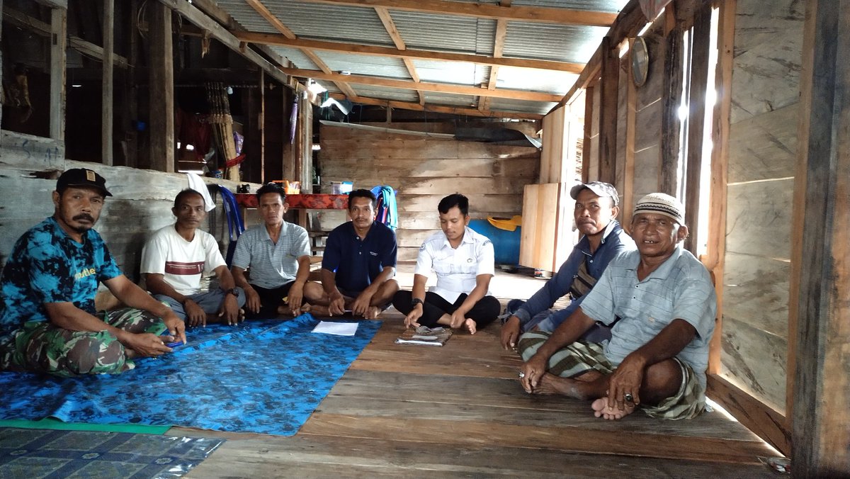 SeptoDita's tweet photo. Senin (27/03), Septo Dita Widyatmoko Luhkan Mubar di Desa Santiri Kec Tiworo Utara melaksanakan pertemuan kelompok.
#luhlapor @BRPBAP3_Maros @puslatluhkp#GiatLuhkanSatminkalMaros #mubar https://t.co/lvt0HLSxL1