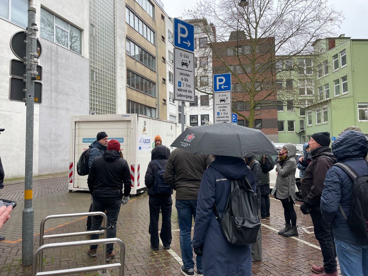 Today we kicked off the #Bremen visit. Can you believe that the 2 pics below were taken just 20 minutes apart from each other? ☀️🌧️ Is the urban logistics landscape changing as fast as the sky in Bremen?

We will try to get the answer in the next two days of the #ULaaDS visit.